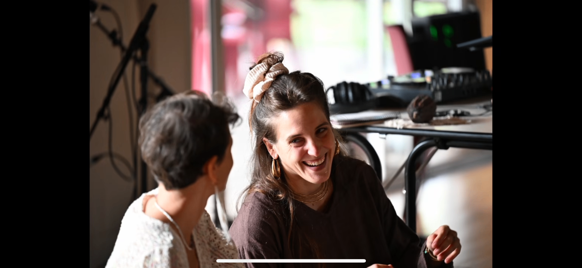 Nina en échange, sourire